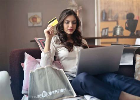 🥇 Image of Woman buying online with credit card on computer - 【FREE ...