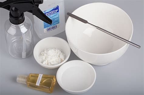 When researching dry shampoo, i kept coming across the same ingredients over and over again: DIY Spray-On Dry Shampoo | Beautylish