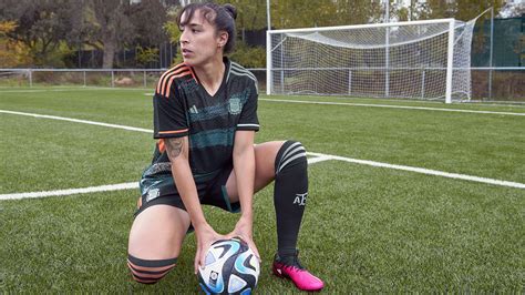 el sorprendente diseño de la nueva camiseta alternativa de la selección argentina femenina de