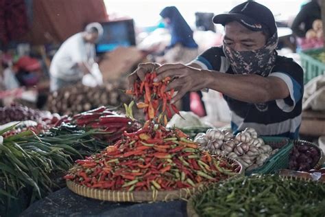 Kenaikan Harga Pangan Mulai Gerus Pendapatan Pedagang Pasar Tradisional