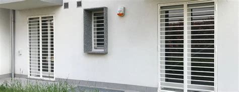 Guarda altre immagini sfogliando questa e altre gallerie fotografiche su design mag. Grate e inferriate apribili con snodo per finestre e porte ...