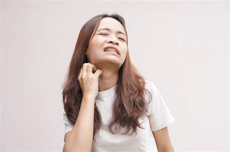Premium Photo Asian Woman Having Throat Itching