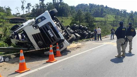 Tombamento De Carreta Provoca A Morte De Motorista