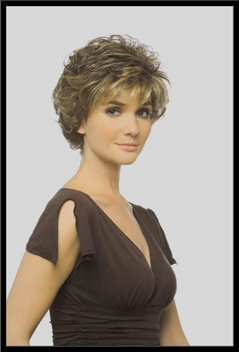 Beauté  21 plus belles exemples coiffure courte frisée femme de de 60