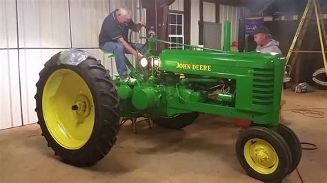 The john deere model b tractor the perfect size for most farmers. 1947 Model "B" John Deere Start - YouTube