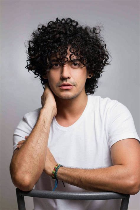 Naturallycurly spoke with stylists who have experience cutting men's hair about their favorite haircuts for guys. Curly Hair 3B Men - Wavy Haircut