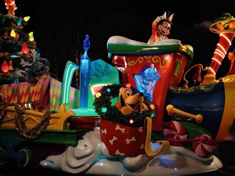 Disneyland Paris Previews Mickeys Dazzling Christmas Parade Wdw