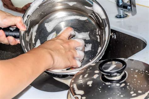 How To Clean Stainless Steel Pans Homeserve Usa