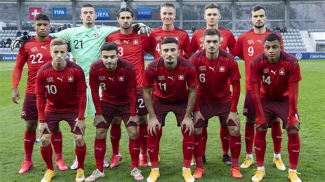 Puma, der offizielle ausrüster der schweizer nationalmannschaft, hat sich für das schweizer auswärtstrikot. Schweizerischer Fussballverband - U-21: Die Schweiz ...
