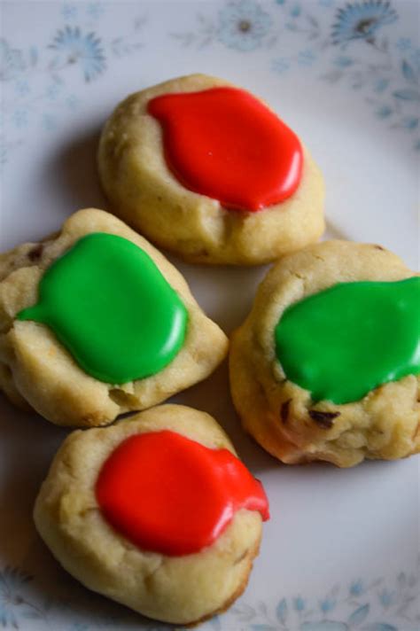 When it comes time to decorate your 3d cookie christmas tree recipe, pipe on your icing using a round nozzle point. Iced Thumbprint Cookies with Nuts Recipe