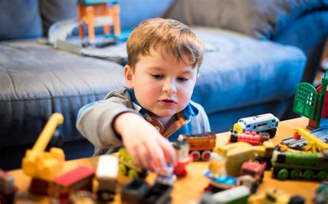 Research Shows Too Many Toys Make Children Lose Concentration