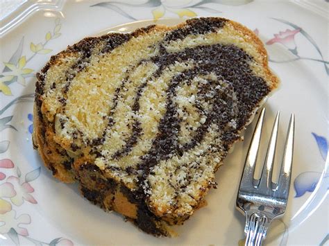 Diesen dann in eine 28 form füllen bei 180 grad (umluft 160 grad) ca. Mohn-Eierlikör-Gugelhupf | Rezept in 2020 (mit Bildern ...