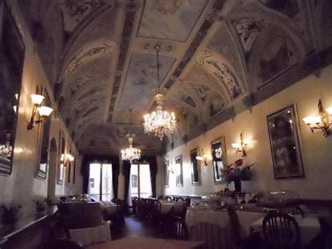 Beautiful frescoes in dining room - Picture of Hotel Degli Orafi ...