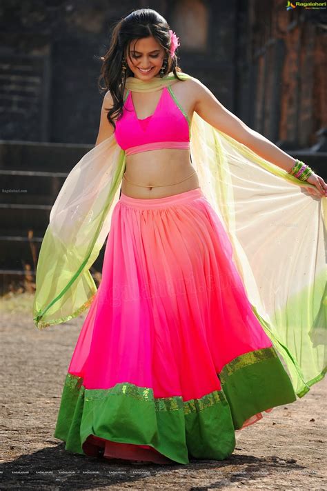 Only Actress 143 Kriti Kharbanda Hot Navel Show In Pink Dress Ongole Gitta Movie