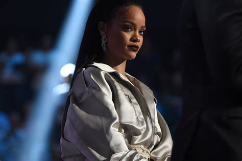 Watch Rihanna Open The Mtv Vmas With A Medley Of Her Biggest Hits