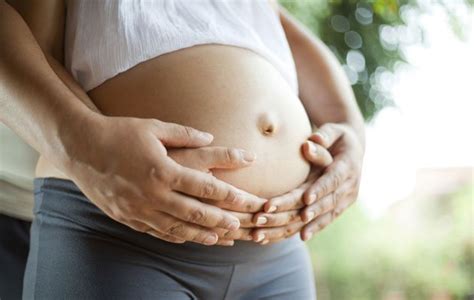 Secretos de una hidratación saludable en el embarazo y la lactancia