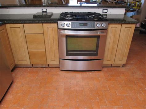 That width would also accommodate 35 quart or 50 quart bin sizes. How many different sizes of pulls should you have in a kitchen if you have a lot of different ...
