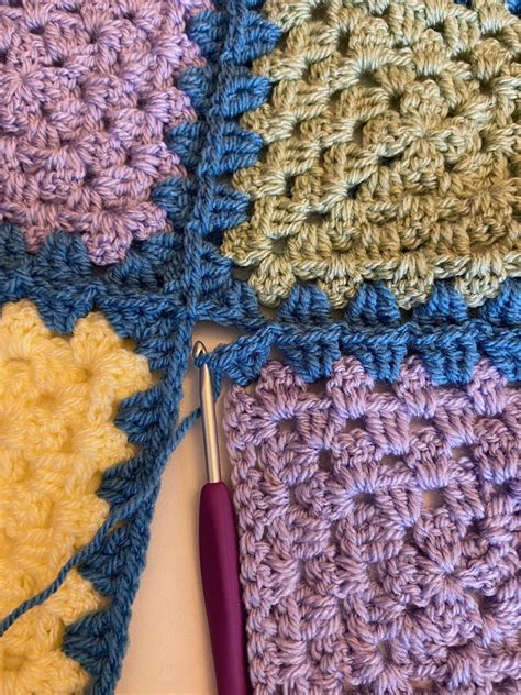 Joining Granny Squares Join As You Go Method The Crochet Swirl