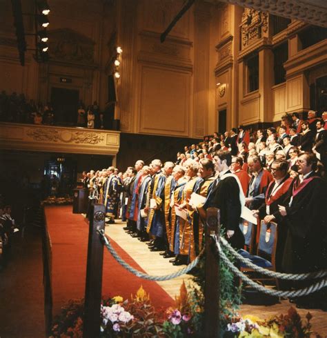 Then And Now Changing Dundee The Caird Hall University Culture Online