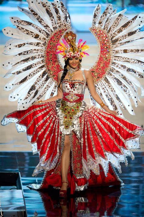 Miss Indonesia Maria Selena S National Costume Presentation At Miss Universe 2012 The Theme Of
