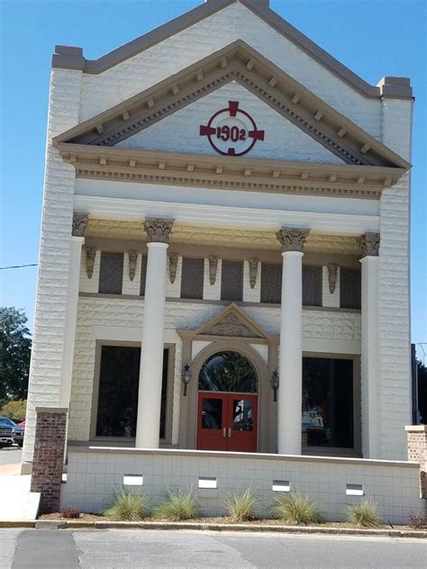 Transfer money, make payments, set up bill pay, monitor your transactions, and more, all through our online banking portal. 1902 1st National Bank, Marianna FL | House styles, House ...