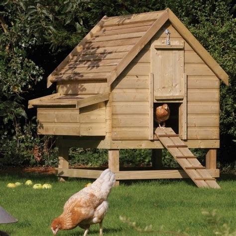 Pallets are like treasures for homesteaders, it's often free and you can build anything with it. DIY Pallet chicken coop ideas - useful tips and hints for the construction