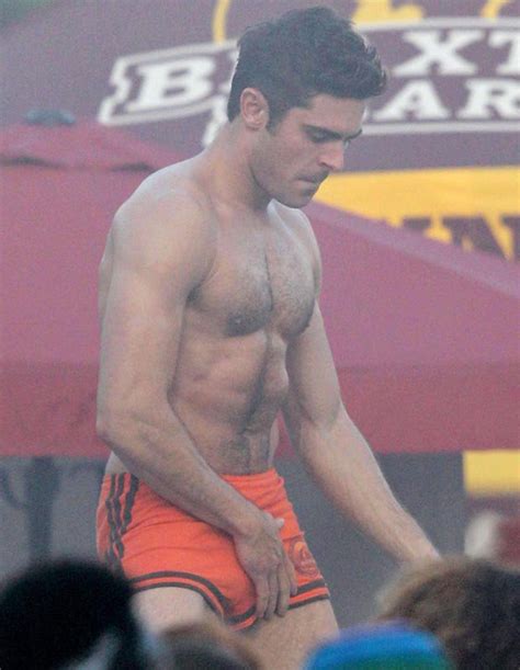 Zac Efron Caught Enjoying Intimate Moment Daily Star