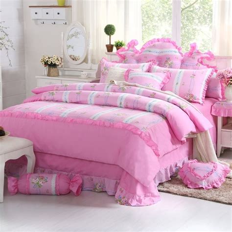 Fit for your little king or queen, this traditional style youth bed features a padded leatherette camelback headboard with the centerpiece of the collection is the twin bed with an upholstered headboard. Little Girls Pink Princess Style Cute Girly Themed Ruffle ...
