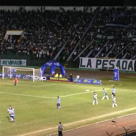 Estadio Ramón Tahuichi Aguilera Santa Cruz De La Sierraのサッカースタジアム