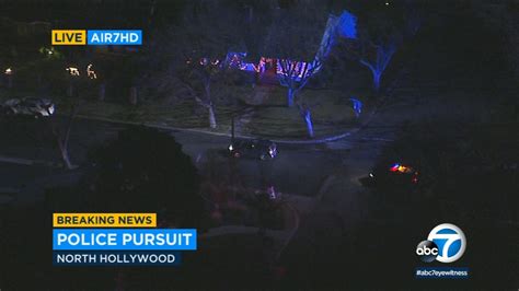 Police Chase Ends In Sherman Oaks With Driver Of Stolen Vehicle In Custody Lapd Says Abc7 Los