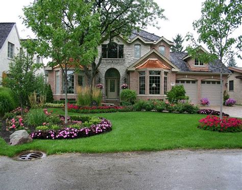 23 Landscape Ideas To Have A Good Appeal For Front Yard Farmhouse