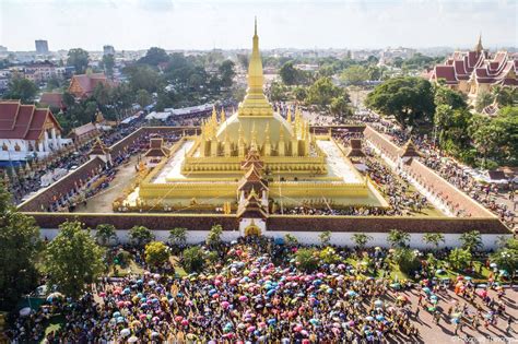 time-honoured-wax-castle-procession-pays-homage-to-that-luang-stupa-j