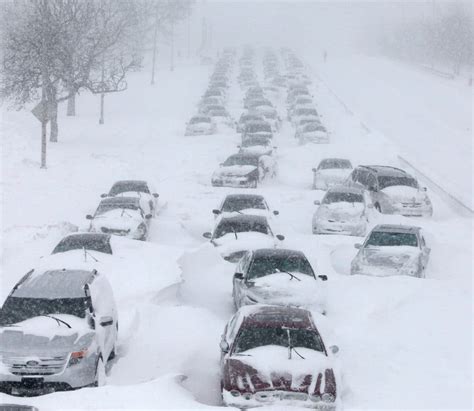 Blizzard Turns Chicago Commute Into A Nightmare The New York Times