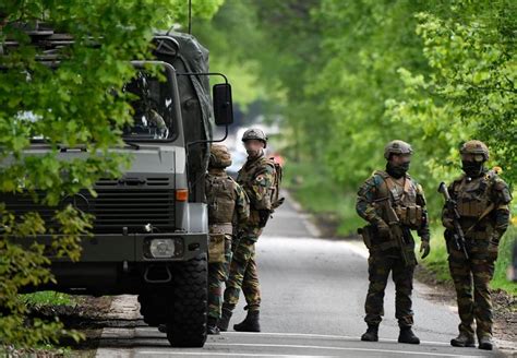 A manhunt for jürgen conings has been underway in belgium since 17 may, after he stole weapons from a barracks and disappeared to join the resistance. Speciale politie-eenheden zochten voorbije nacht in ...