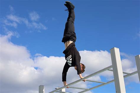Guide To Building Strength For The Handstand Push Up Video