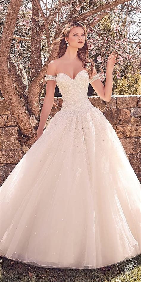Enjoy our wide range of discount bridal gowns, wedding dresses, cheap wedding gowns, in extravagant styles of some of the top wedding dress designers while staying within your big day budget. 10 Wedding Dress Designers You Want To Know About ...