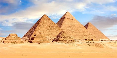 The Great Pyramid Of Giza Hd Wallpaper Wallpaper Flare