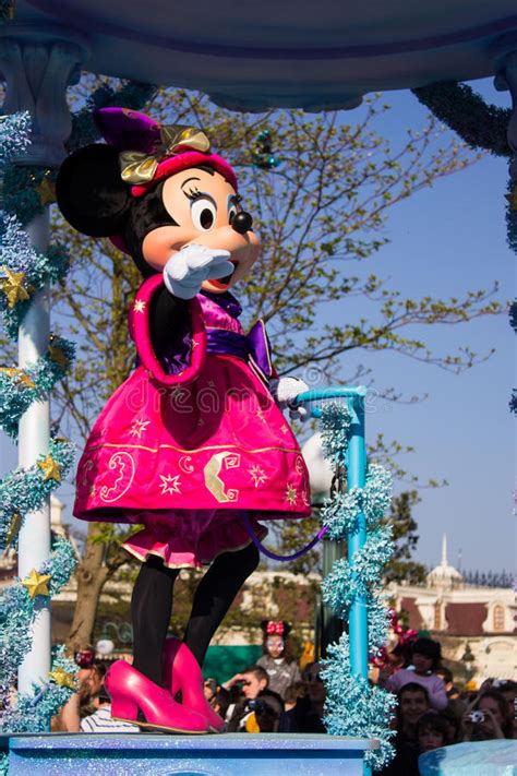 Minnie E Mickey Mouse Durante La Manifestazione Disneyland Parigi