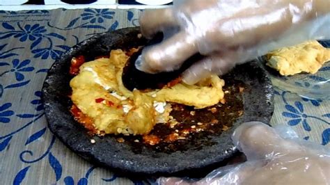 Ayam geprek yang asli yogyakarta tak harus dimakan dnegan nasi putih. Resep Cara Membuat Ayam Geprek Khas Yogyakarta - YouTube