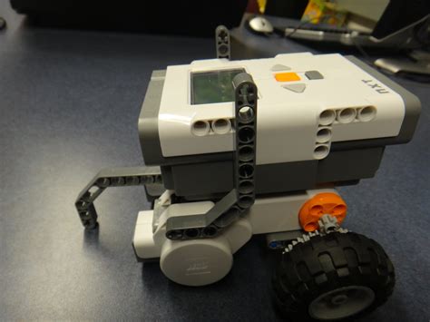 How To Build And Program A Nxt Lego Robot 23 Steps Instructables