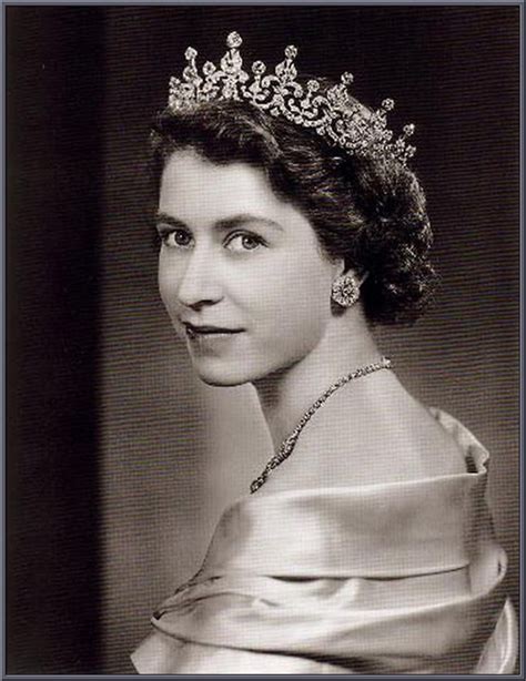 Joe biden and the first lady were greeted by queen elizabeth sunday at windsor castle, where they were given a formal military welcome, followed by a decidedly more informal british tradition—an. Queen Elizabeth ll photo 134 of 542 pics, wallpaper ...