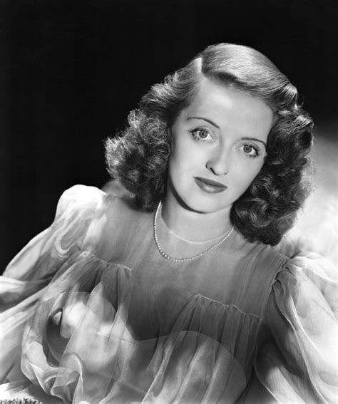 22 Stunning Black And White Portraits Of Bette Davis In The 1940s