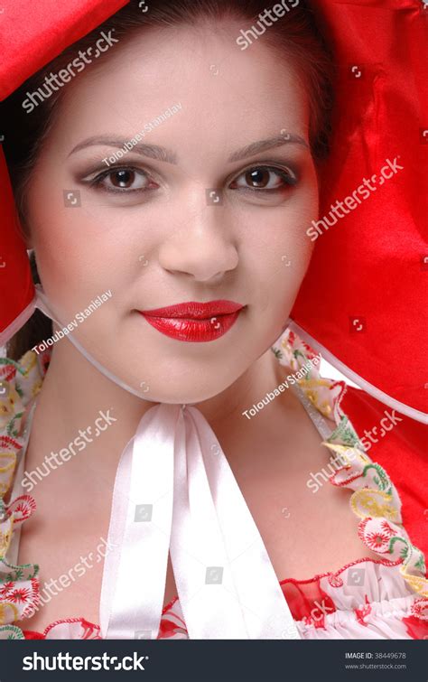 Colseup Portrait Beautiful Girl Red Hat Stock Photo 38449678 Shutterstock