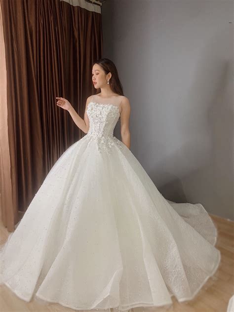 Feminine Long Sleeves Floral Lace White Ball Gown Wedding Dress