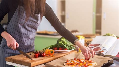 Learn about all the benefits of cooking at home that will have an impact on your life and health. The Best Cooking Schools In Canada To Learn About Healthy ...