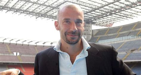 Gianluca vialli su malattia, libro e sport in esclusiva per elle. Il dramma di Gianluca Vialli: «Ho il cancro. Non so come ...