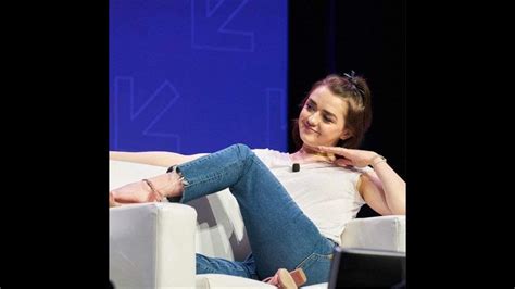 Maisie Williams Sexy Feet And Legs Tribute Youtube