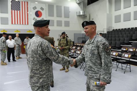 Lt Col Jon Gardner Assumes Command Of Us Army Garrison Flickr