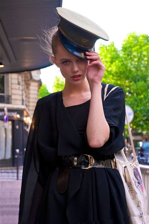 Vogue Le Mode Frida Is So Amazing Model Fever Fashion Hot Hats Model
