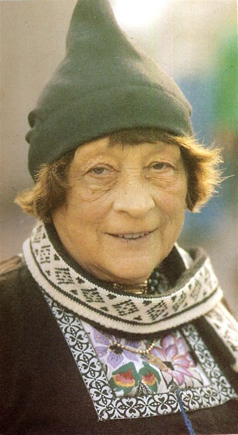 FolkCostume&Embroidery: Costume of Volendam, North Holland, The Netherlands